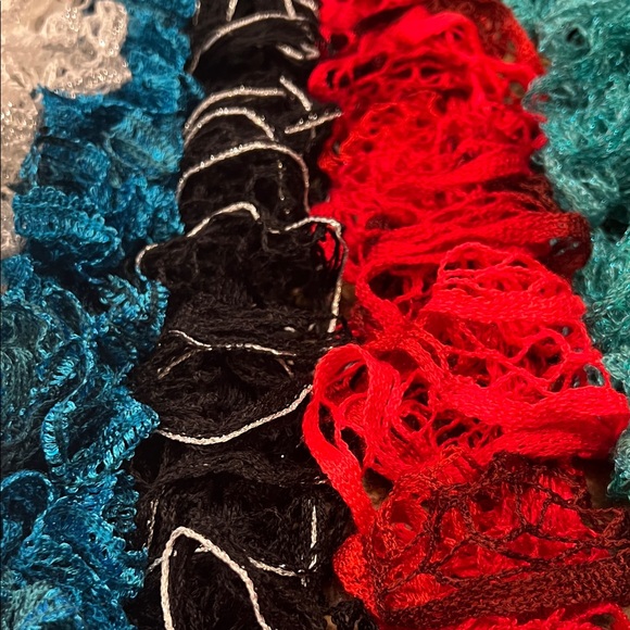 Colorful Ruffled Scarves Set - Picture 3 of 7